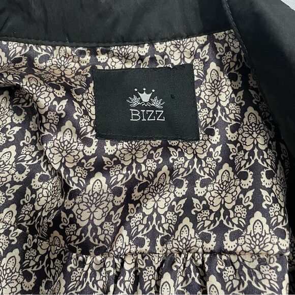 Bizz Half Sleeve Button-up Jacket Black Ruffle - Picture 9 of 12